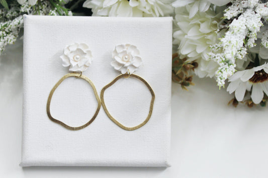 Bridal Flower Earrings, Wedding Earrings, White, Floral Earrings, Flower Earrings, Polymer Clay Earrings, Spring Earrings, Earrings,Handmade