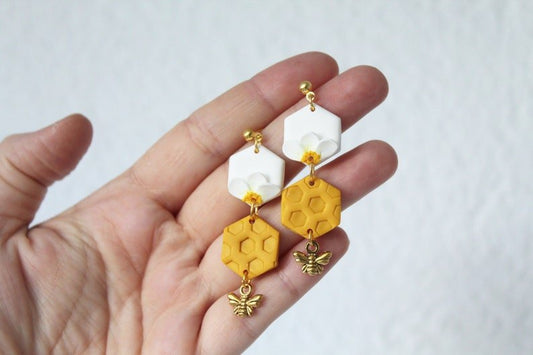 Bee and Daisy Earrings, Polymer Clay Earrings, 18k golden plated studs - Studio Niani
