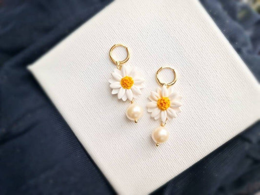 Daisy Earrings with Natural Pearl, Perfect for Spring and Summer, Polymer Clay Floral Earrings - Studio Niani