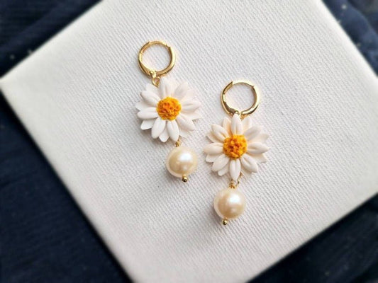 Daisy Earrings with Natural Pearl, Perfect for Spring and Summer, Polymer Clay Floral Earrings - Studio Niani