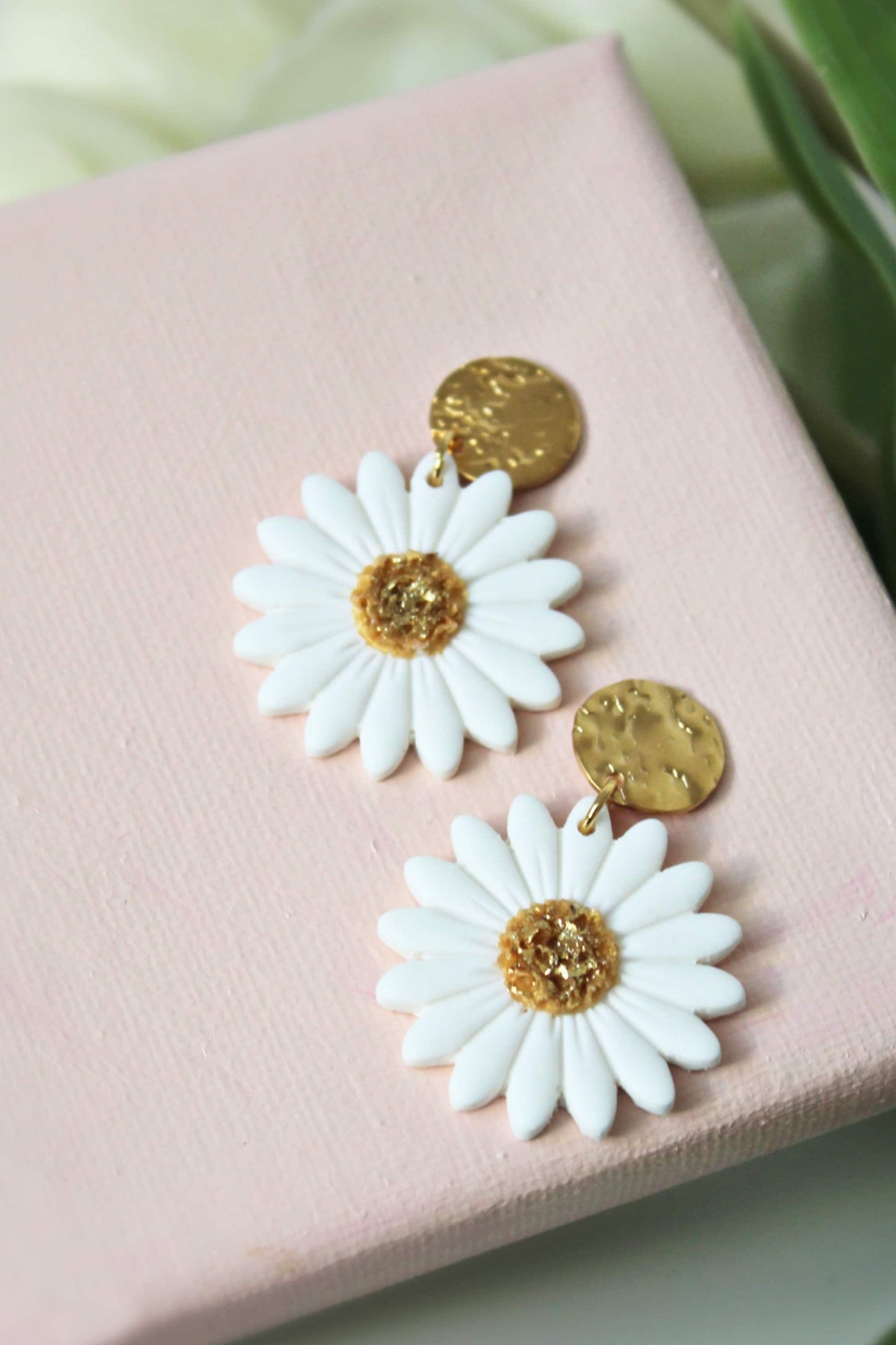 Daisy Earrings, Statement Earrings, White Earrings, Floral Earrings, Polymer Clay Earrings,Spring Earrings,Daisy Statement Earrings,Handmade