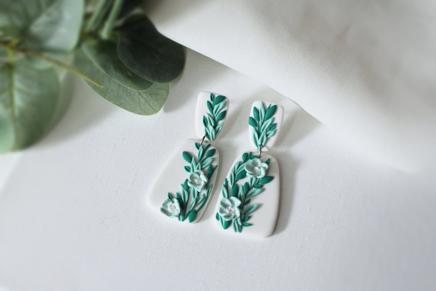 Floral Earrings, Polymer Clay Earrings, Statement Earrings, Clay Earrings, Spring Earrings, Flower Earrings, Floral Dangle Earrings, White