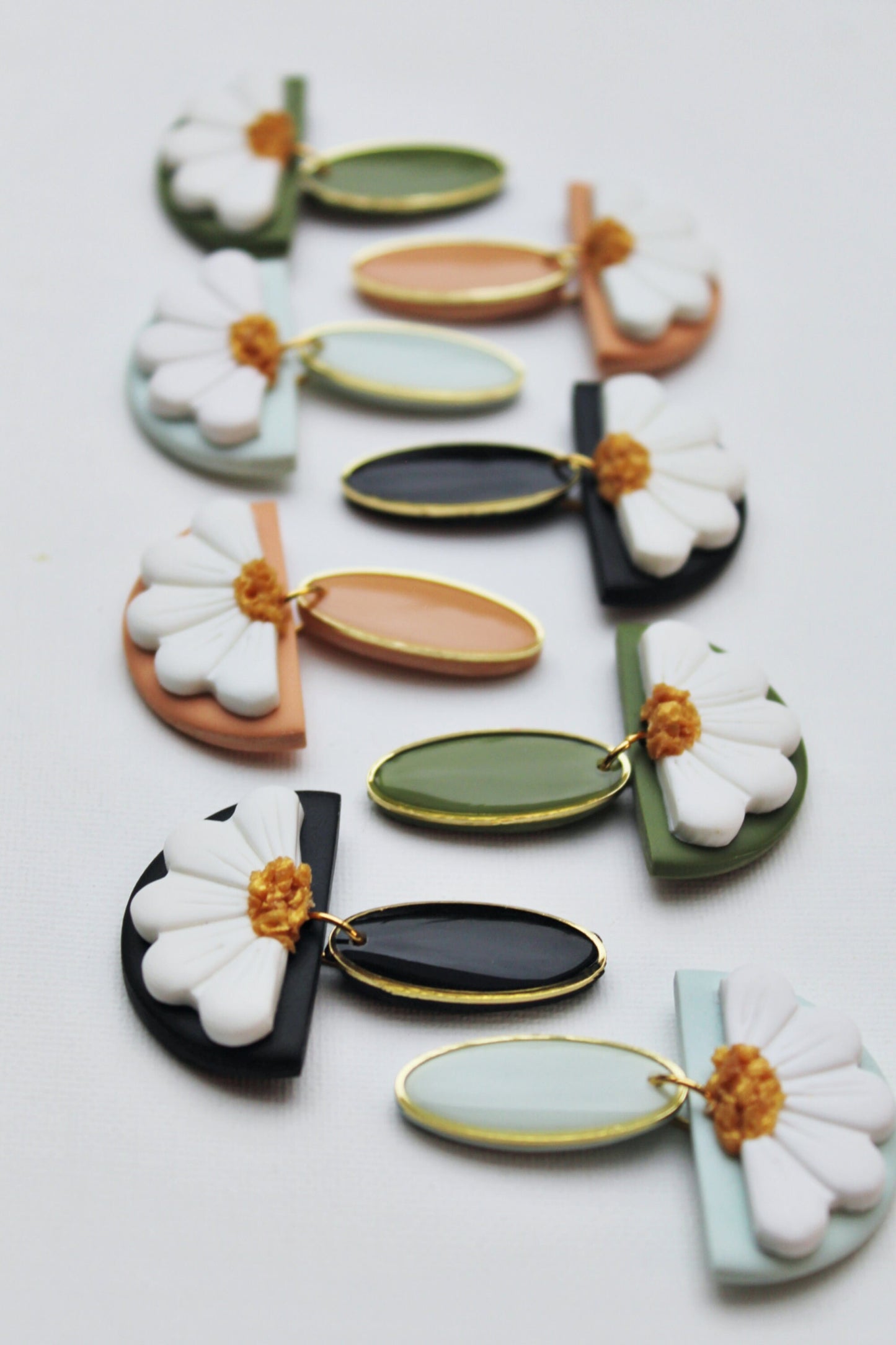 Elegant Daisy Earrings, Floral Earrings, Spring Earrings