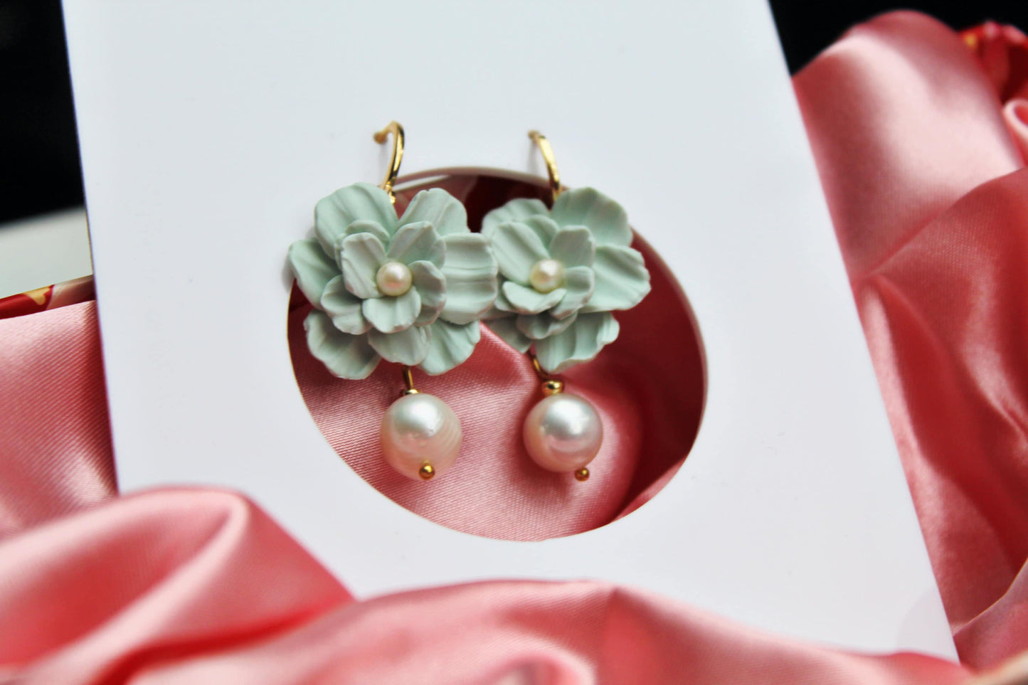 Flower Earrings, Flower with Pearl, Pearl Earrings, Polymer Clay Earrings, Floral Earrings, Sage Green, Elegant Earrings, Handmade Jewelry