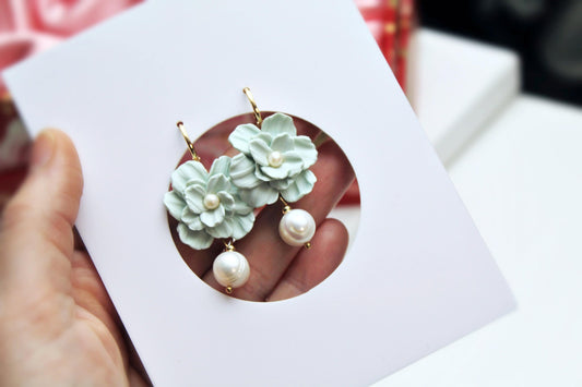 Flower Earrings, Flower with Pearl, Pearl Earrings, Polymer Clay Earrings, Floral Earrings, Sage Green, Elegant Earrings, Handmade Jewelry