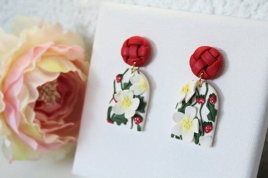 Strawberry Earrings, Polymer Clay Earrings, Spring Summer Earrings, Miniature food - Studio Niani