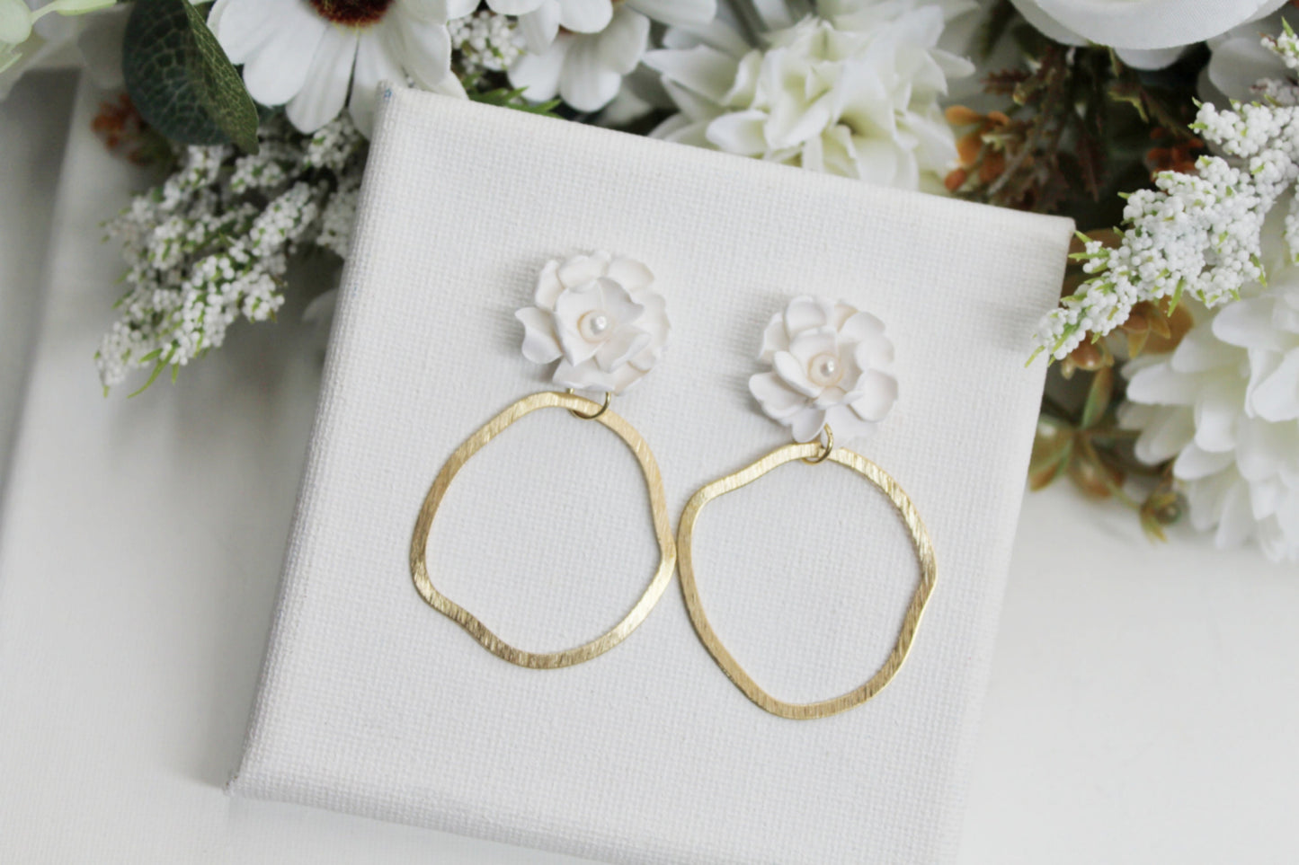 Bridal Flower Earrings, Wedding Earrings, White, Floral Earrings, Flower Earrings, Polymer Clay Earrings, Spring Earrings, Earrings,Handmade