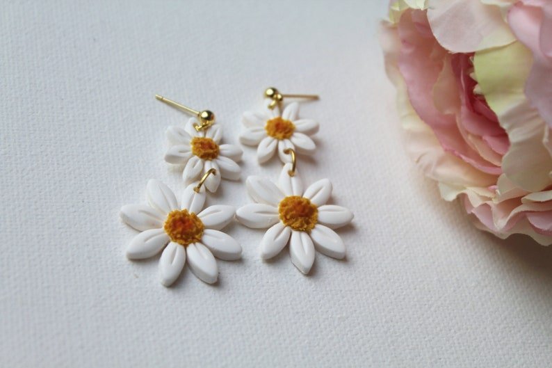 Daisy Earrings, Polymer Clay Floral Earrings, Statement Earrings Perfect for Spring and Summer - Studio Niani