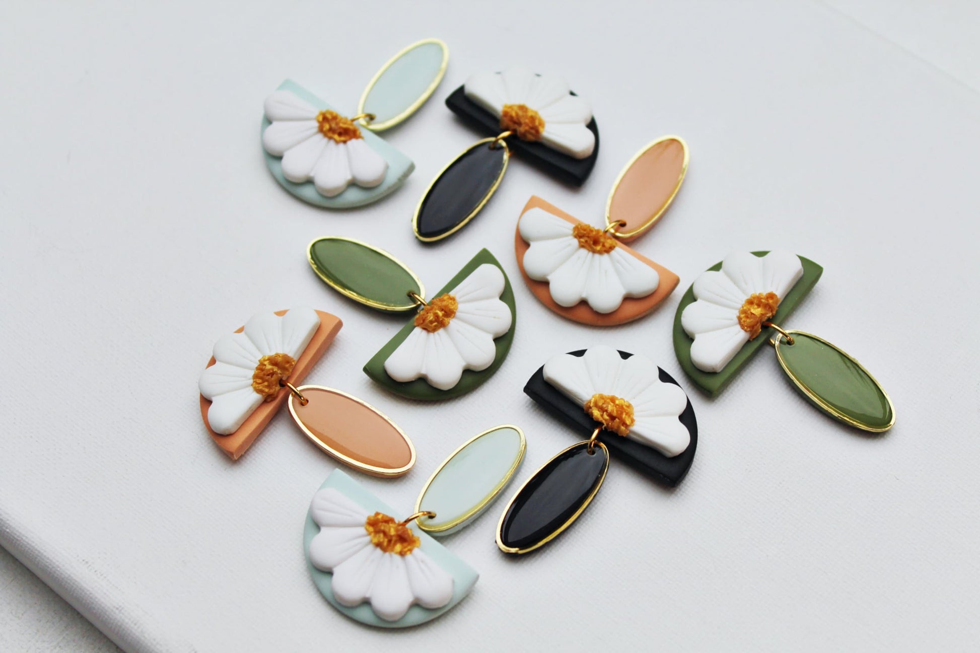 Elegant Daisy Earrings, Floral Earrings, Spring Earrings