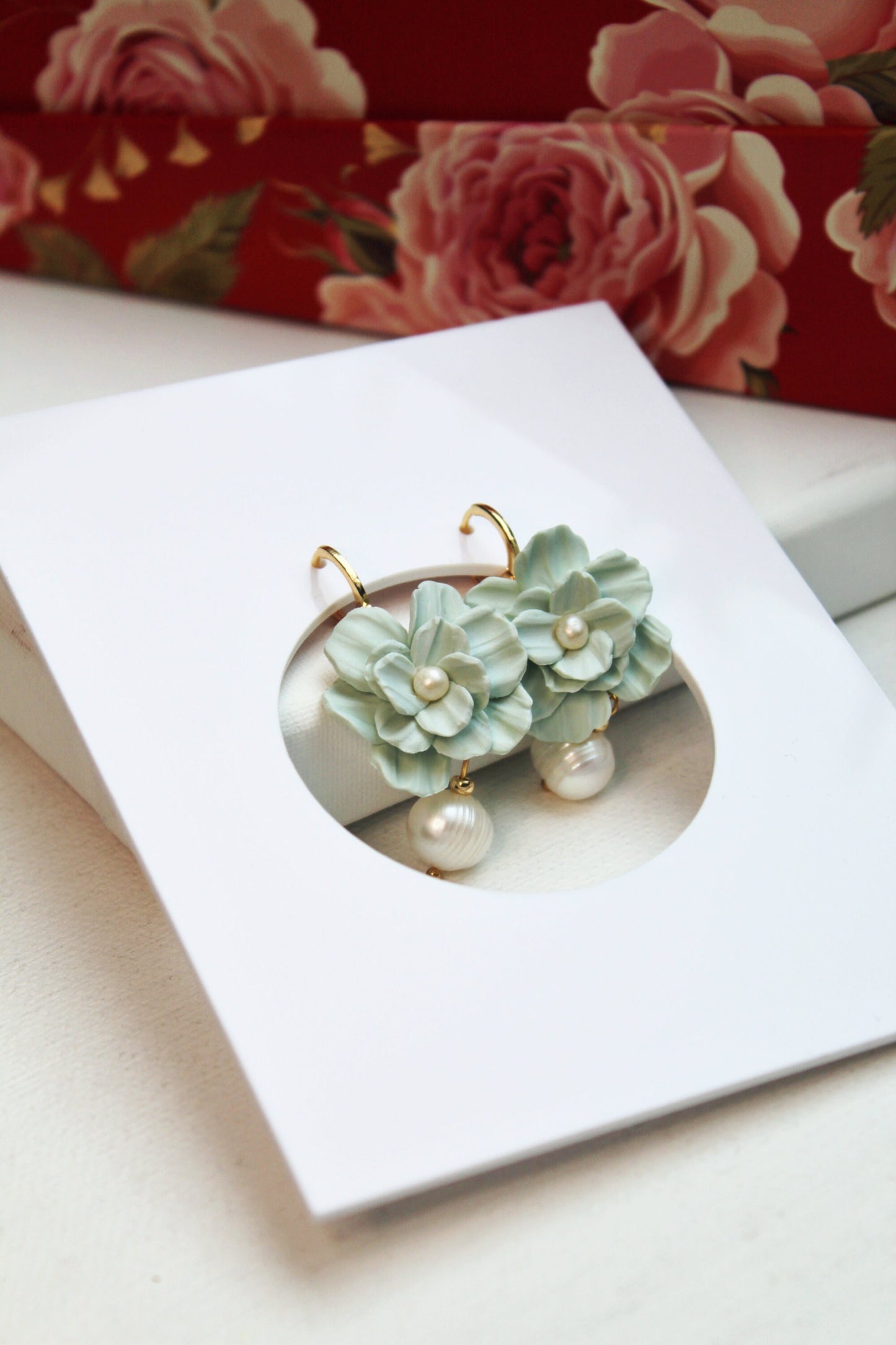 Flower Earrings, Flower with Pearl, Pearl Earrings, Polymer Clay Earrings, Floral Earrings, Sage Green, Elegant Earrings, Handmade Jewelry