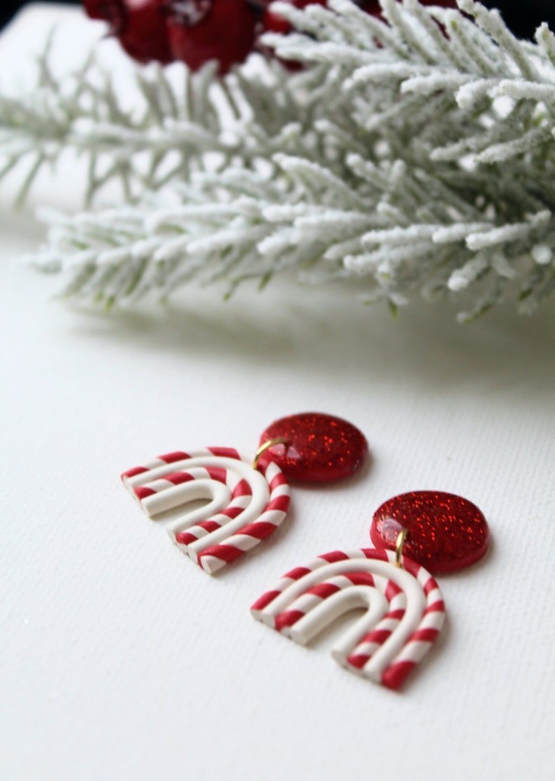Patterned Acrylic Christmas Candy Cane and Wood Circle Set Earring Bla –  RaggedyRoseVintageDesigns