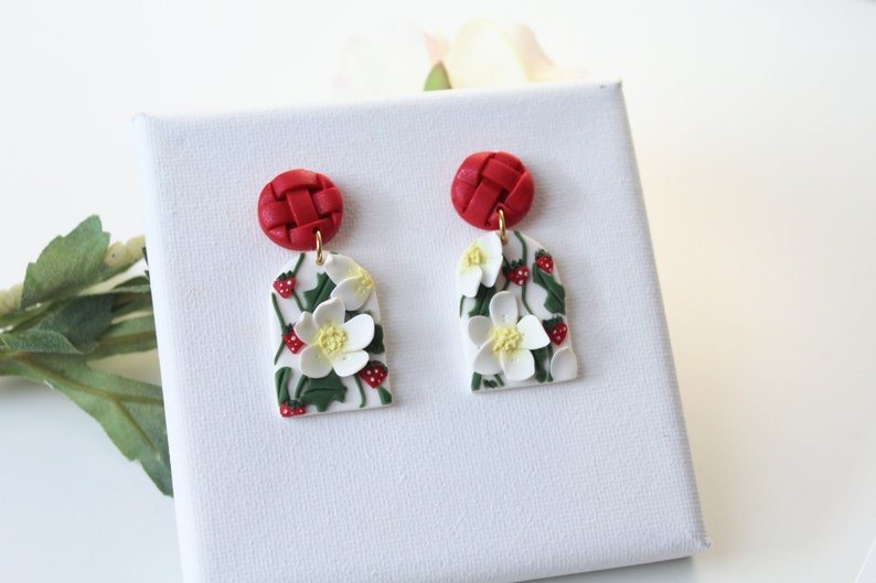 Strawberry Earrings, Polymer Clay Earrings, Spring Summer Earrings, Miniature food - Studio Niani